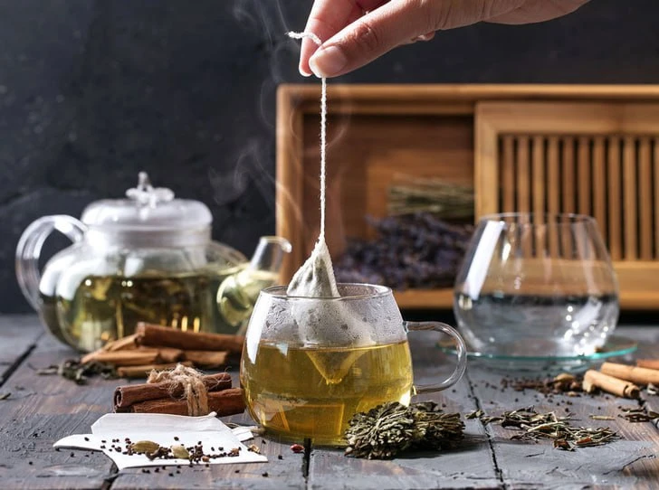 Добавки в чай, которые приносят максимальную пользу🍵

▫️ГВОЗДИКА
Облегчает головную боль и делает д