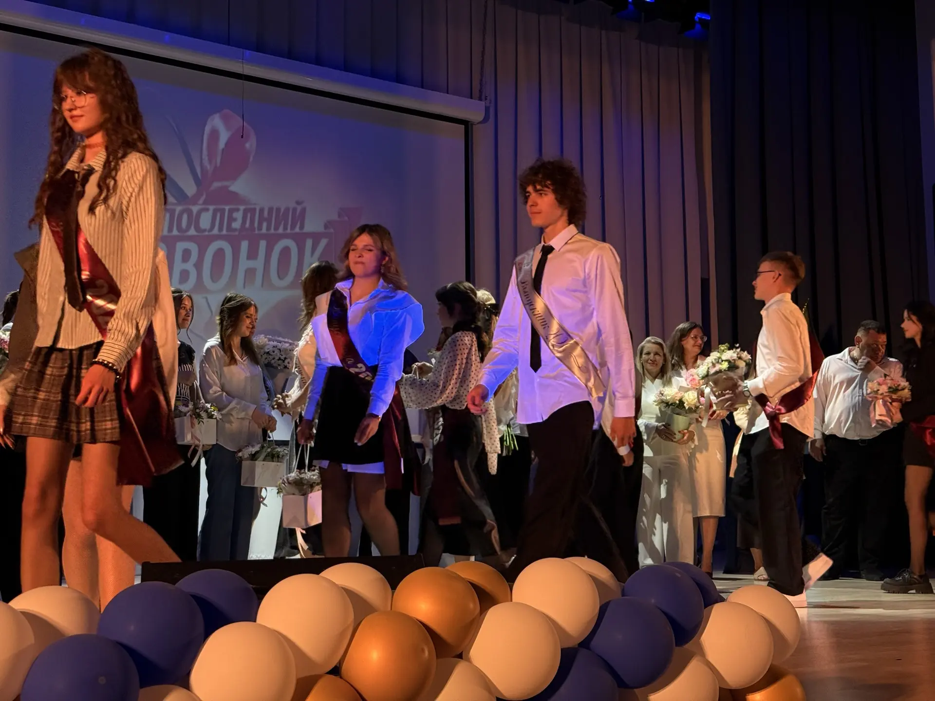 Вот и прозвенел для вас тот самый звонок. 🌟 Последний. 
Позади 11 лет уроков, перемен, домашних зад