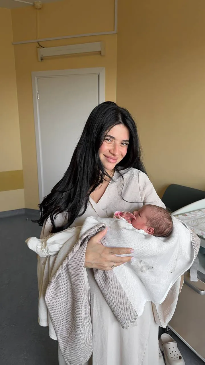 Встречай мир нового человека!)❤️

Мишель🤍3440 гр 53 см 01.08.2026

Это было не легко, но зато быстр