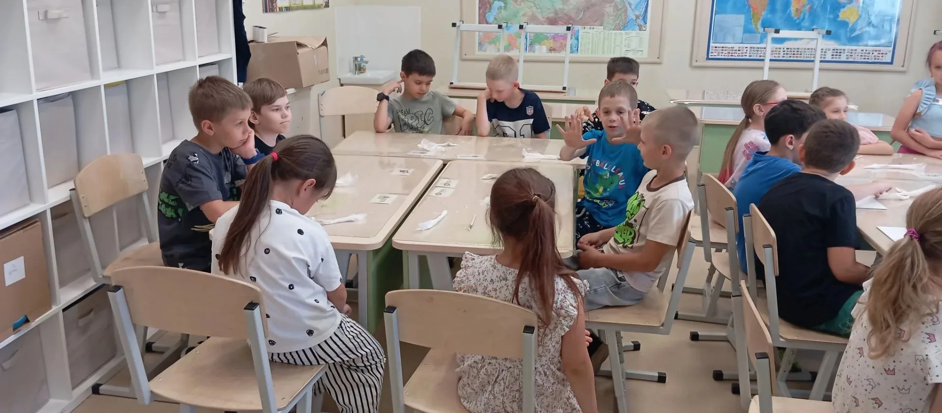 🎨 Сегодня в лагере мы превратили обычные холсты в настоящие рельефные картины! Работа с текстурной 