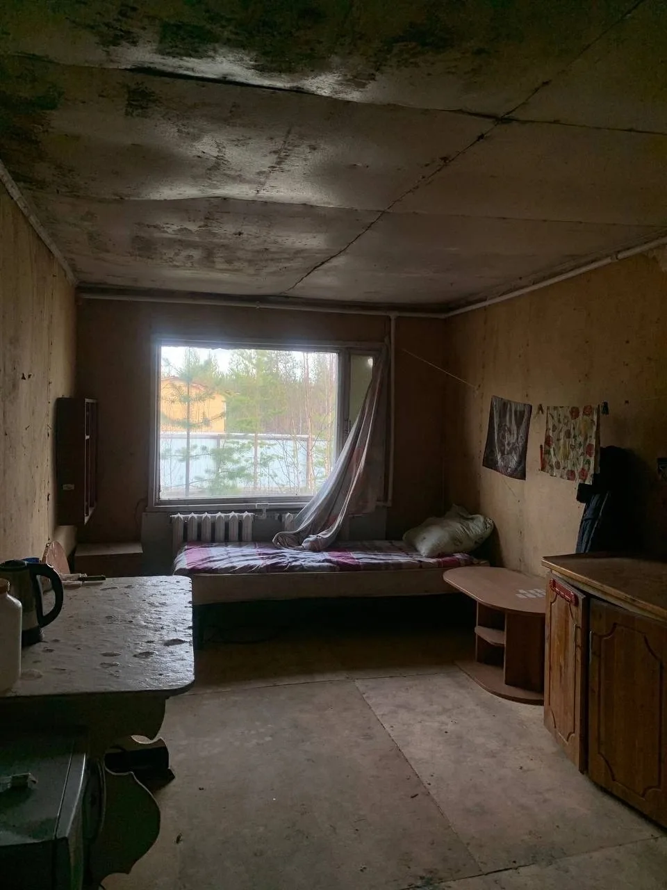 Продается земельный, участок, площадь 6 соток, с дачным домиком, требующим ремонта.  Участок огороже