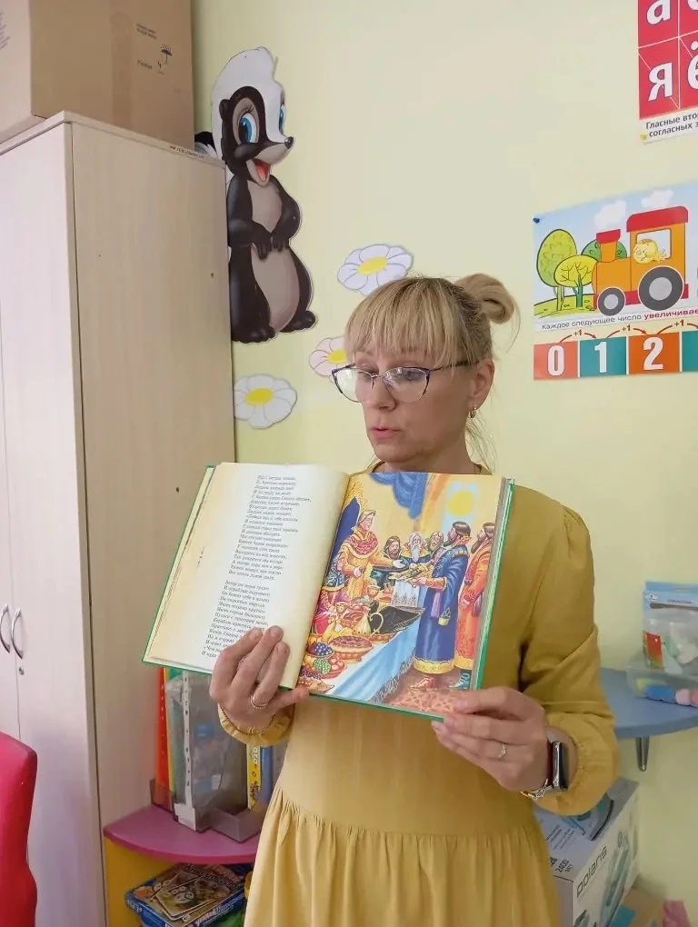 В группе Розочки ко Дню рождения А.С Пушкина провели просветительское занятие. Прочитали сказку " Зо