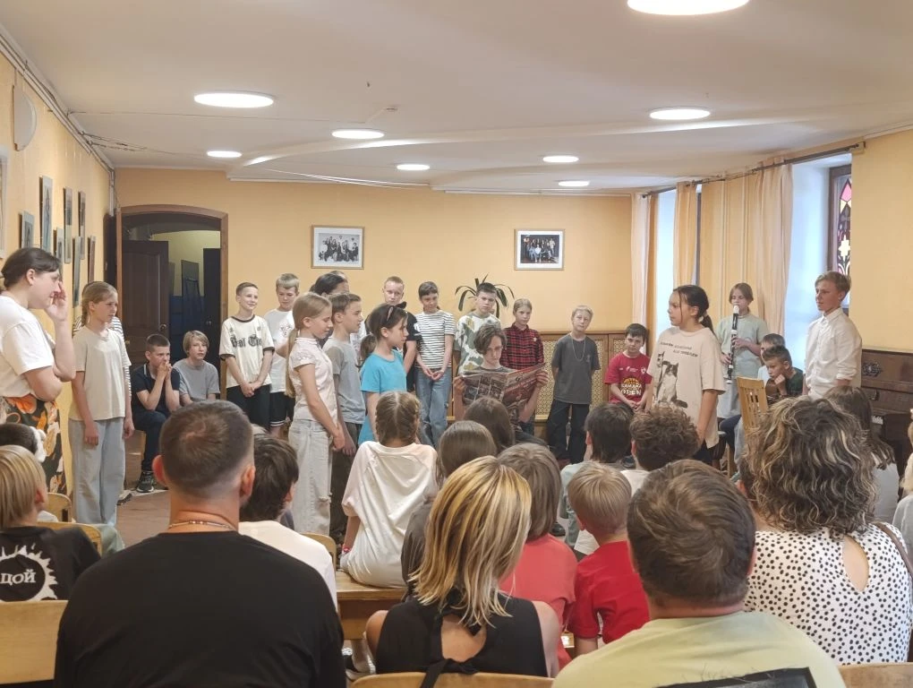 Учебный год в 5 классе завершился показом мини-спектакля на английском языке по мотивам стихотворени