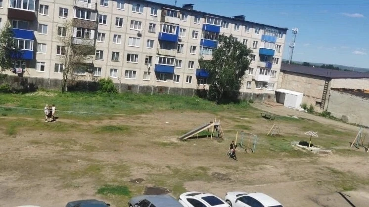 Уже 2 года пишу, реакции нет, когда будет площадка на Маршала Жукова д.1? Дети играть хотят!