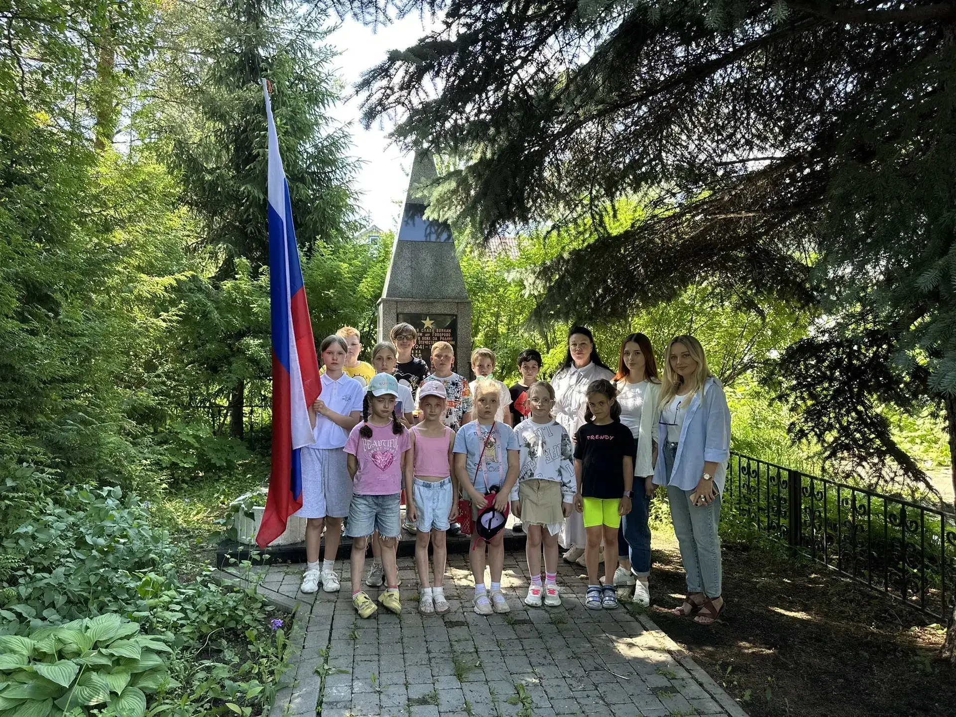 Наши ученики приняли участие в мемориально-патронатной акции
 
🔥Сегодня наши волонтеры и участники 