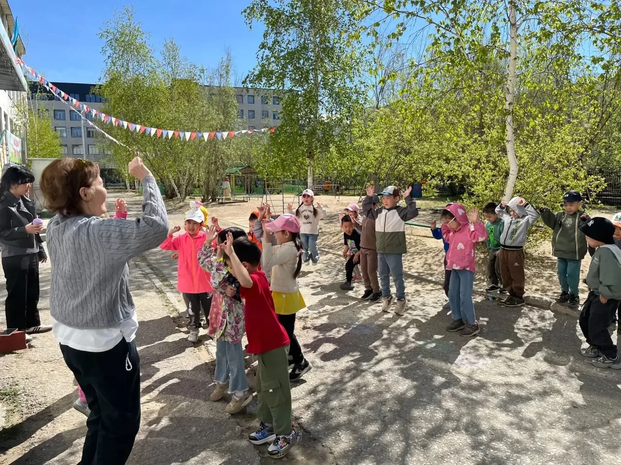 ☀️🎈 С первым днем лета и Днем защиты детей! 👧🏻👦...
Сегодня, 1 июня, наш детский сад превратился 