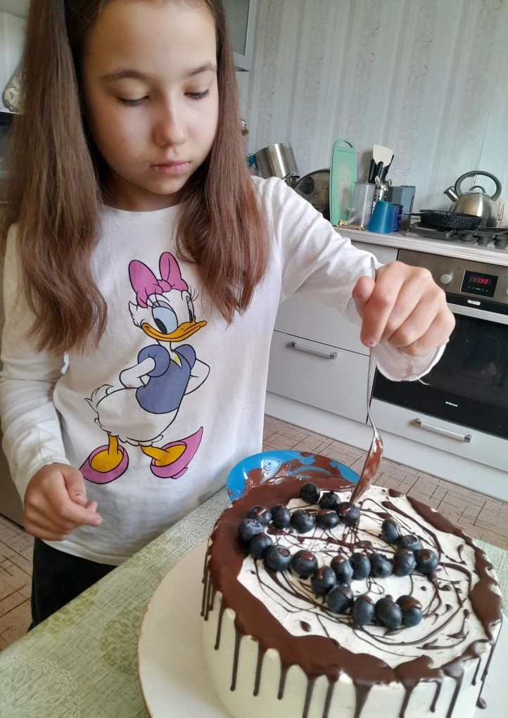 Сегодня у моего второго сына (а всего сыновей у меня 3)день рождения ❤️ и мы с дочкой готовим торт.Т