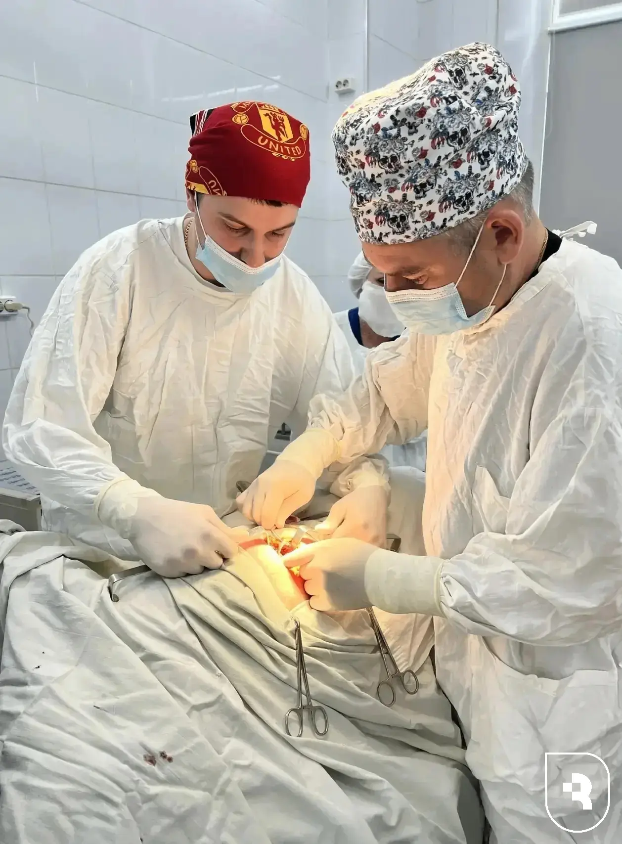 👩‍⚕️Саратовские врачи провели операцию по восстановлению челюсти с использованием ребра пациентки.
