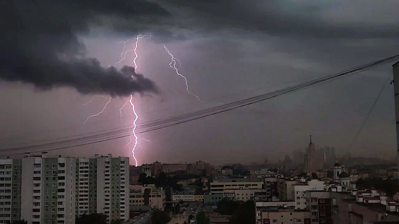 🌩 Самая сильная гроза в истории Москвы

Одна из самых мощных гроз обрушилась на столицу летом 1904 