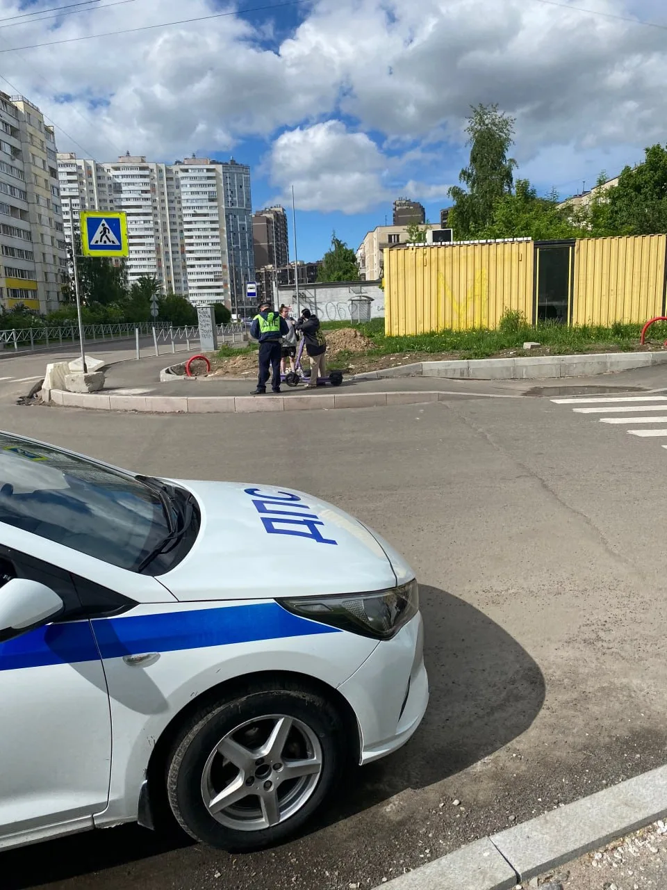 В Шушарах стали ловить самокатчиков-нарушителей!

Так недавно на перекрестке Окуловской дпсники выпи