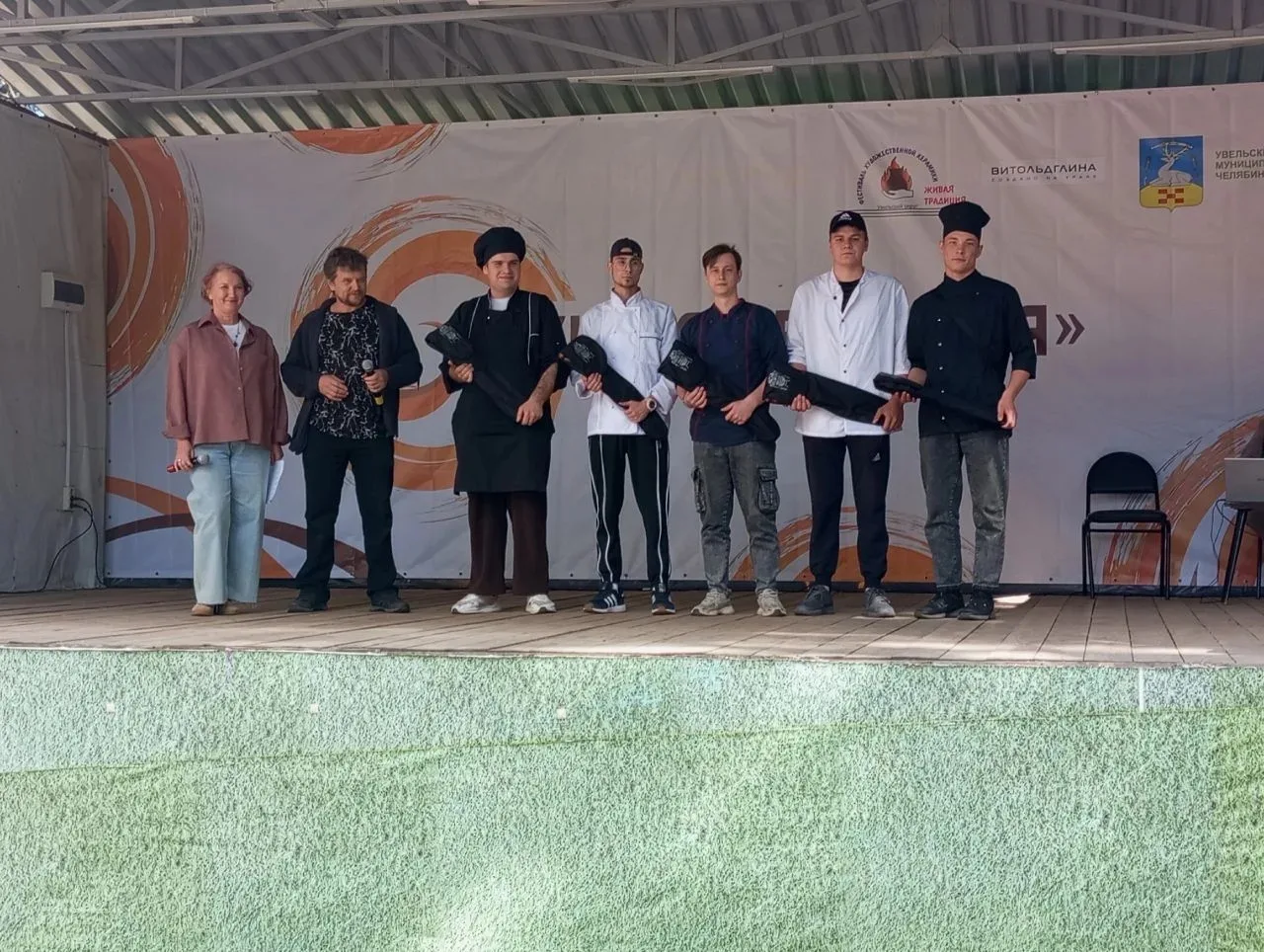 В первый день фестиваля "Живая традиция" состоялся конкурс «Кулинарный поединок».  На протяжении мно