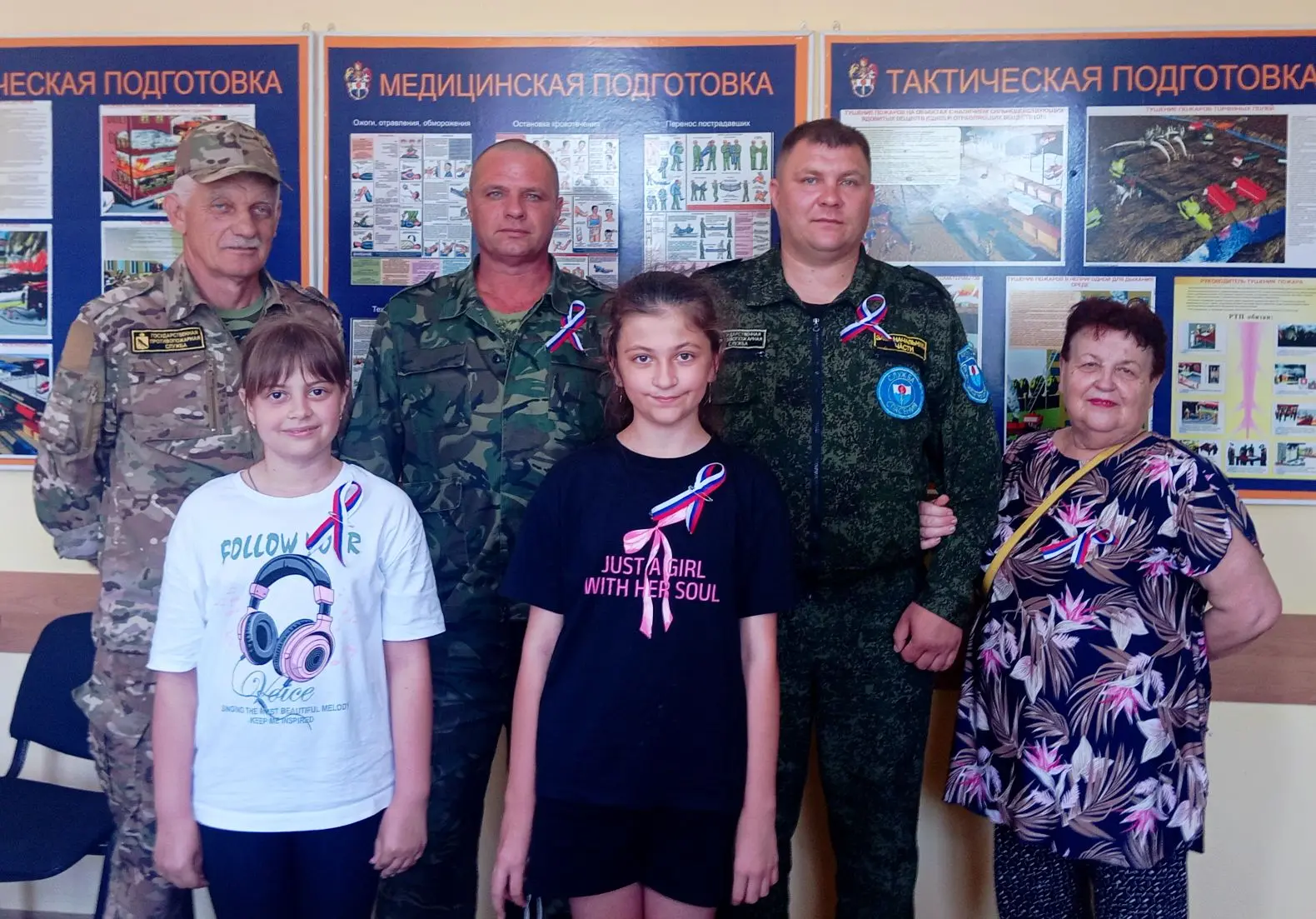 Всероссийская акция #РодинойГоржусь

Формат "Российский триколор" в МКОУ "Монастырщинская СОШ" была 
