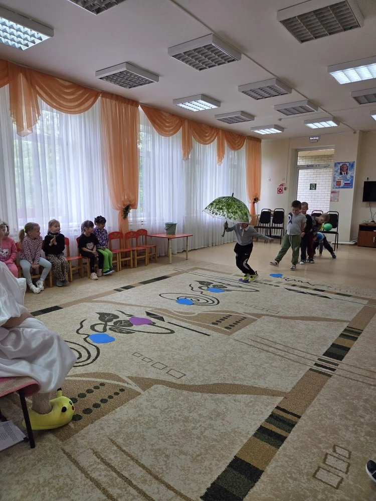🌟  Вчера в нашем саду прошёл праздник, посвящённый Дню защиты детей.

Группы «Гномики» и «Пчёлки» в