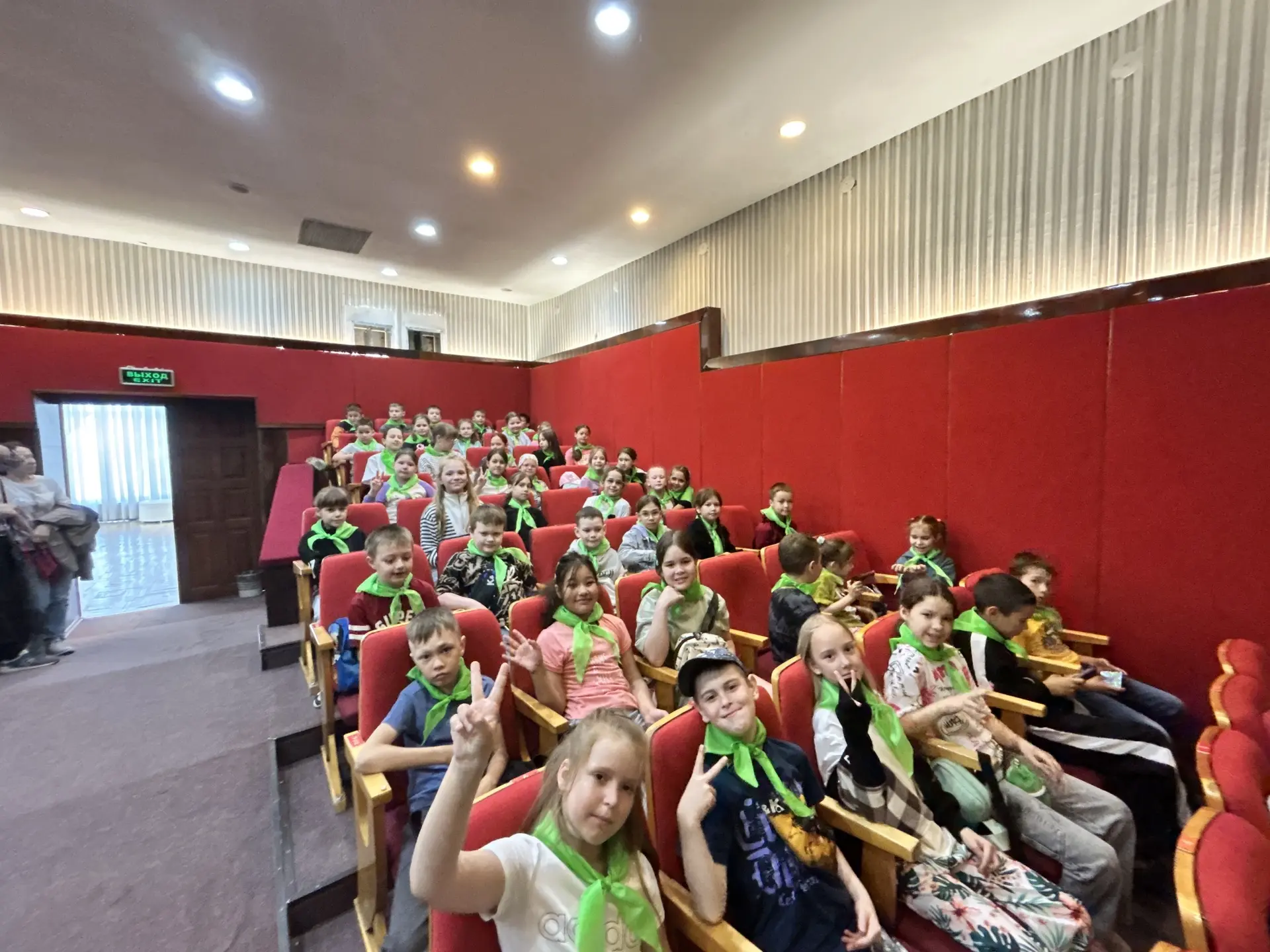 🚌 «Цветочный городок» в гостях у праздника! 🎭

Сегодня наш школьный лагерь отправился в увлекатель