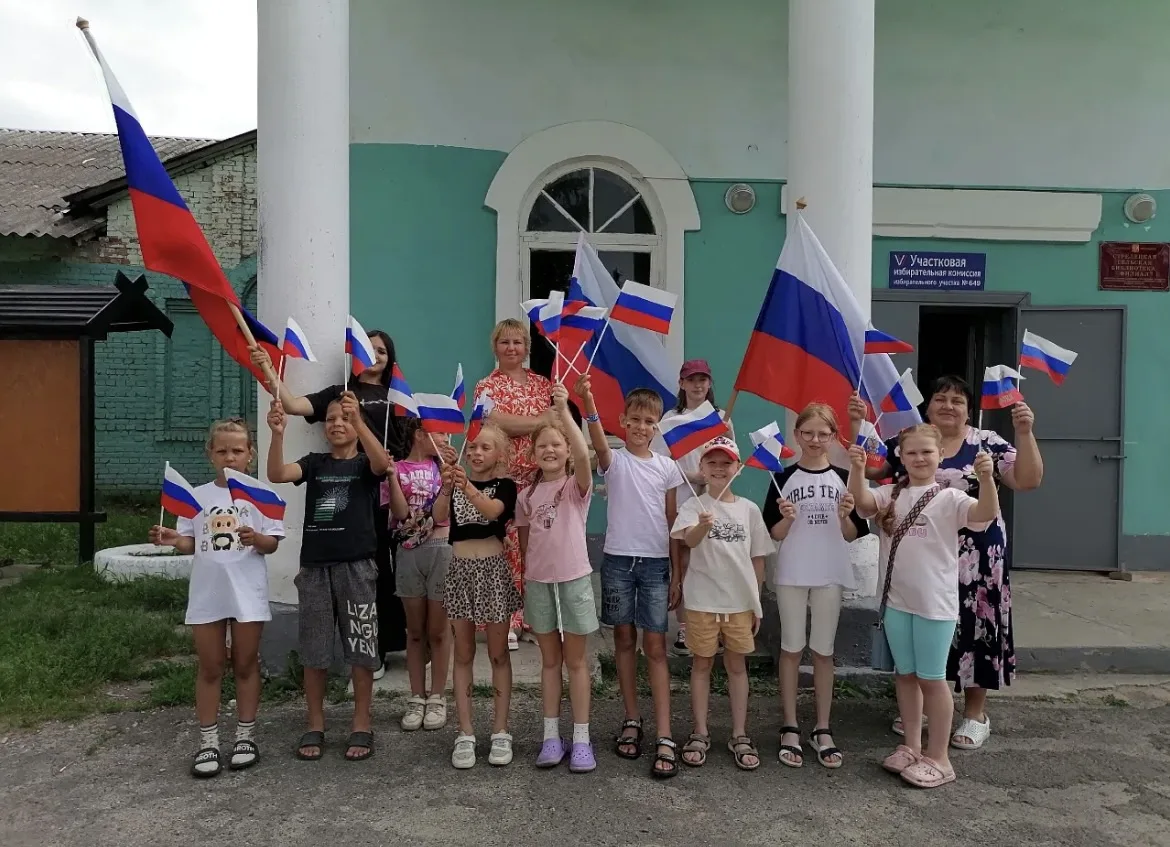 В преддверии праздника Дня России работники культуры Рудавского сельсовета провели акции "Россия - э