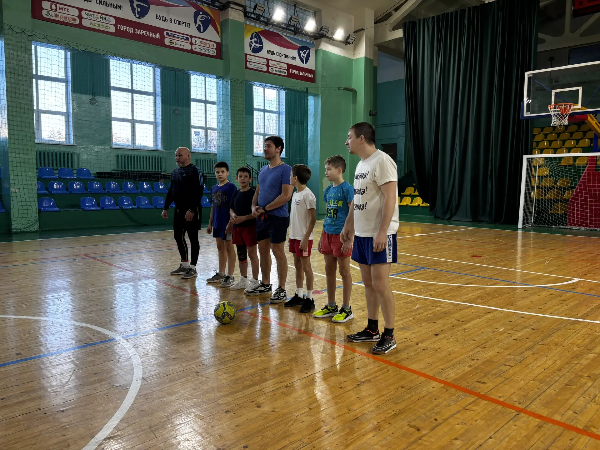 ✅СЕМЕЙНЫЙ ФУТБОЛЬНЫЙ МАТЧ⚽️

📅 24 января во Дворце спорта прошел футбольный матч, который прошел в 