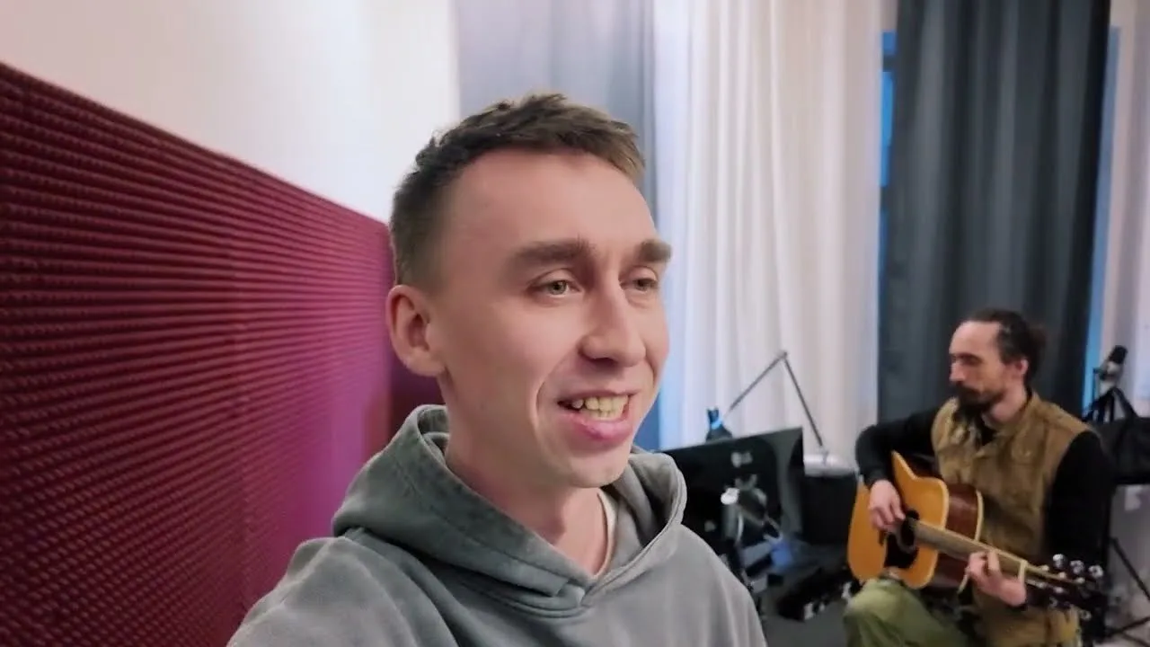 Для тех, кто хочет влоговой атмосферы могу порекомендовать видео, где мы с парнями целый месяц готов