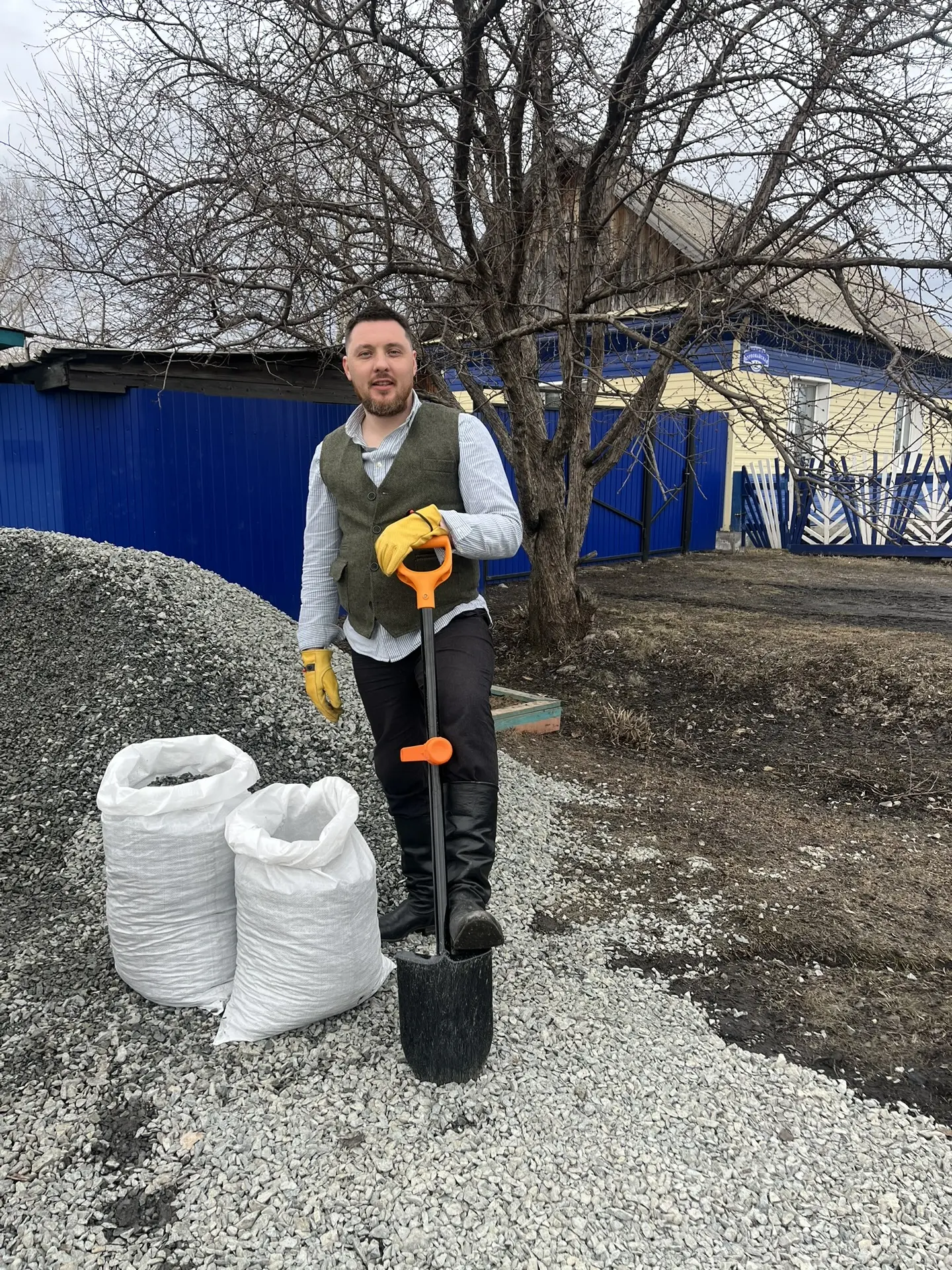 Профессиональный строитель

Походил-посмотрел вокруг и сложился план действий. Этот сезон буду работ