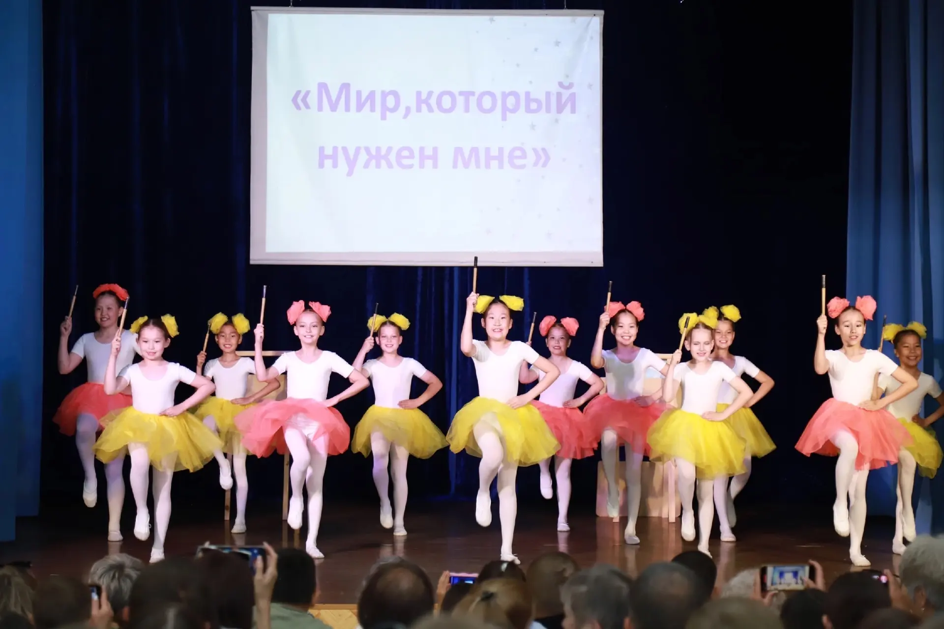 10 июня состоялся отчетный концерт образцового хореографического ансамбля "Ритм" МОУ СОШ 42. 
Он был