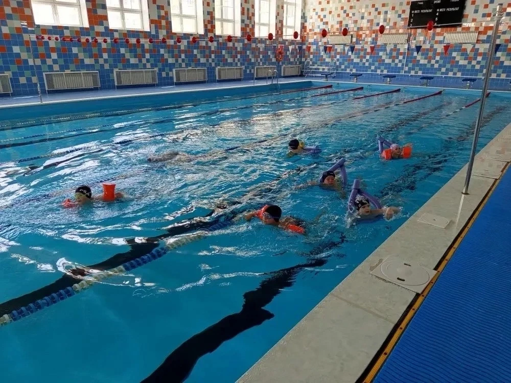 «ЖИВУ НА ВОЛГЕ - УМЕЮ ПЛАВАТЬ»! 🌊

Полмесяца назад многие боялись даже брызг, а сегодня ребята уже 