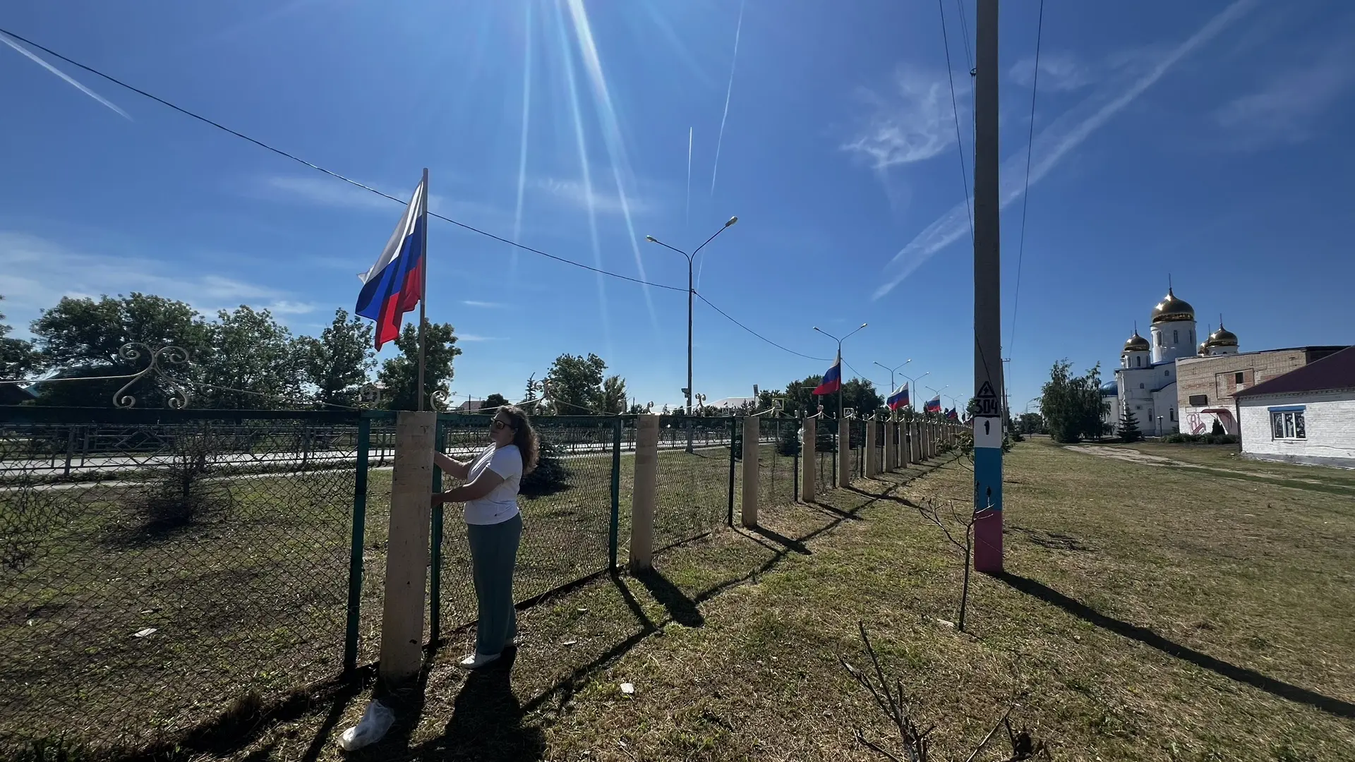 В преддверии Дня России в ГБПОУ ХГТ прошла акция «Флаги России»!Российский триколор (бело-сине-красн