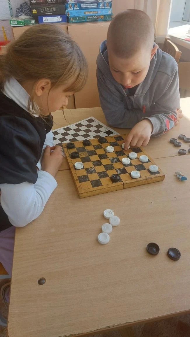 5 июня. " Когда идет дождь". Одни его любят, другие во время дождя грустят. Девиз дня" Будет дождик 