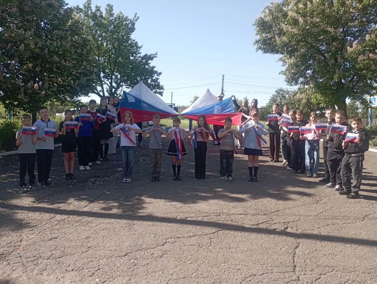 12 июня в нашей стране отмечается День России. Это праздник свободы, мира и добра. Он символизирует 