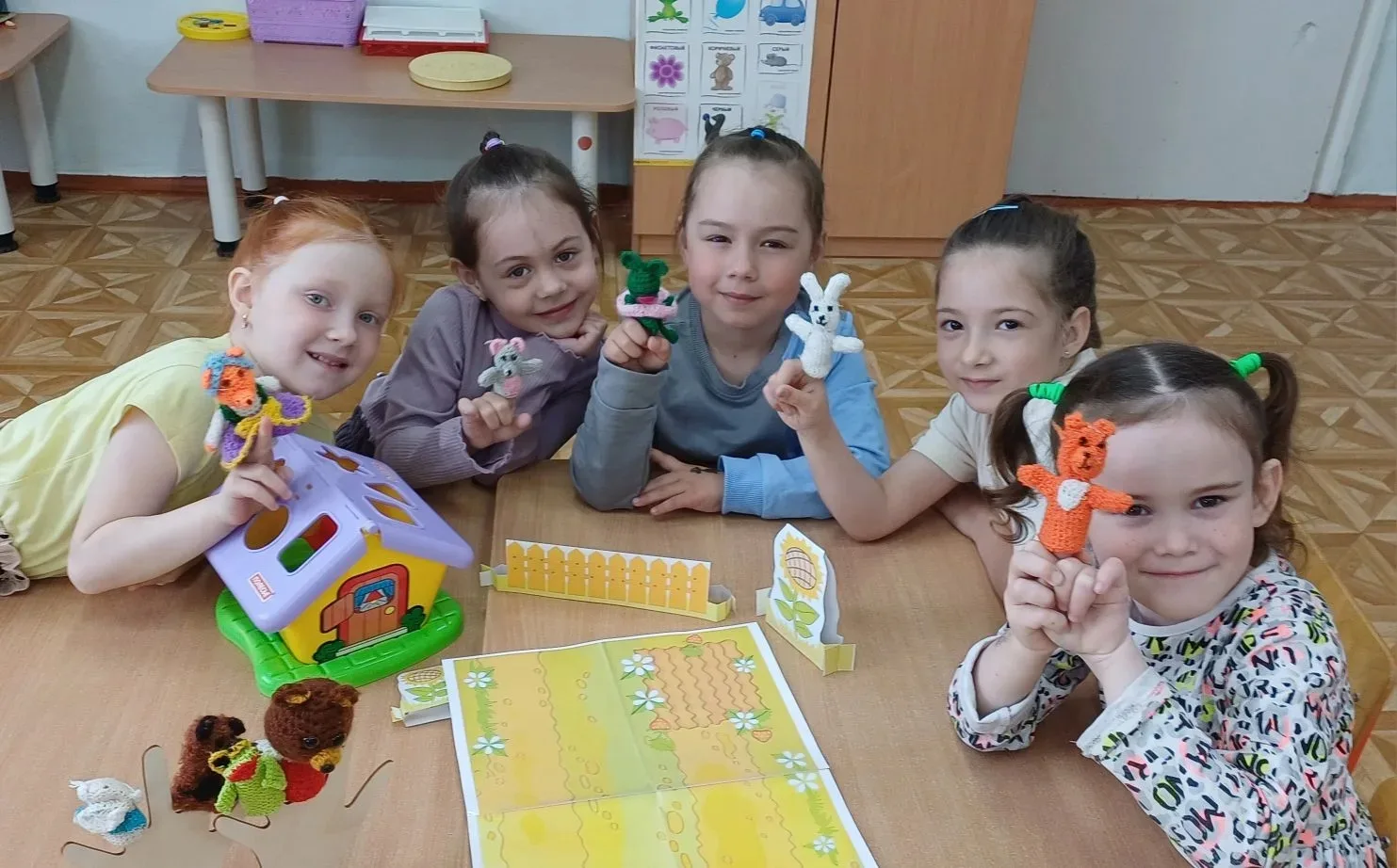 Поздравляю ребят старшей группы с успешным завершением первого года обучения в театральном  кружке! 