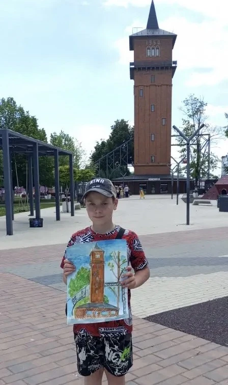 🎨 Пленэр продолжается!

9 июня наши юные художники под руководством преподавателя Савиной Татьяны Г