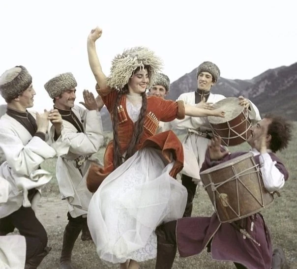 Советский ансамбль песни и танца народов Дагестана (1967 год).

Подписывайтесь на Хочу в СССР!