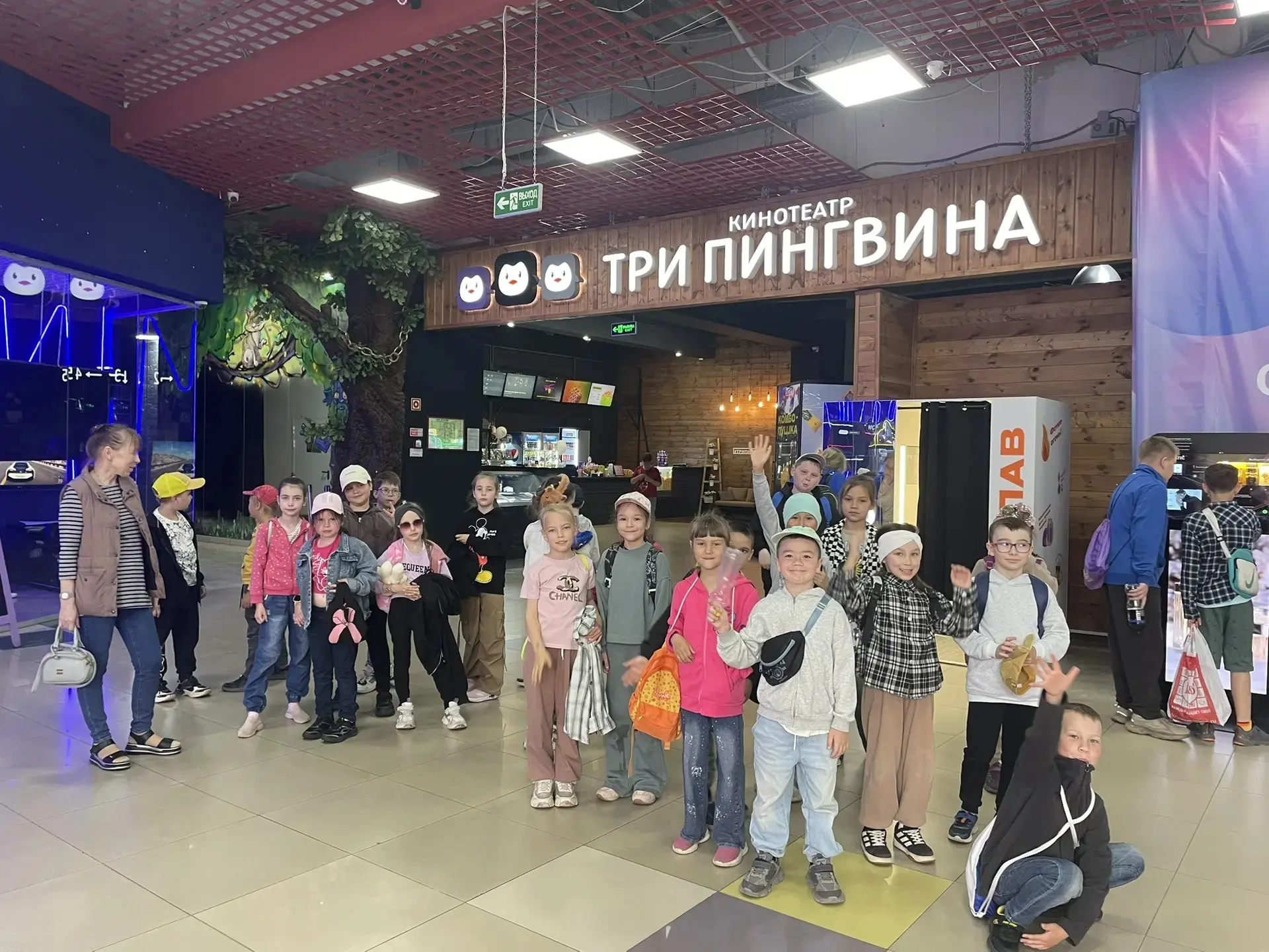 Кинодень в нашем пришкольном лагере!🍿 

Сегодня отряды из пришкольного лагеря отправились в кинотеа