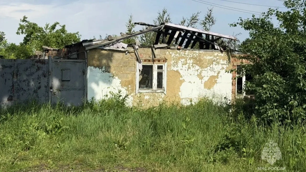 🔥В Саранске горел заброшенный дом.

В столице Мордовии в понедельник произошёл пожар на улице Никол