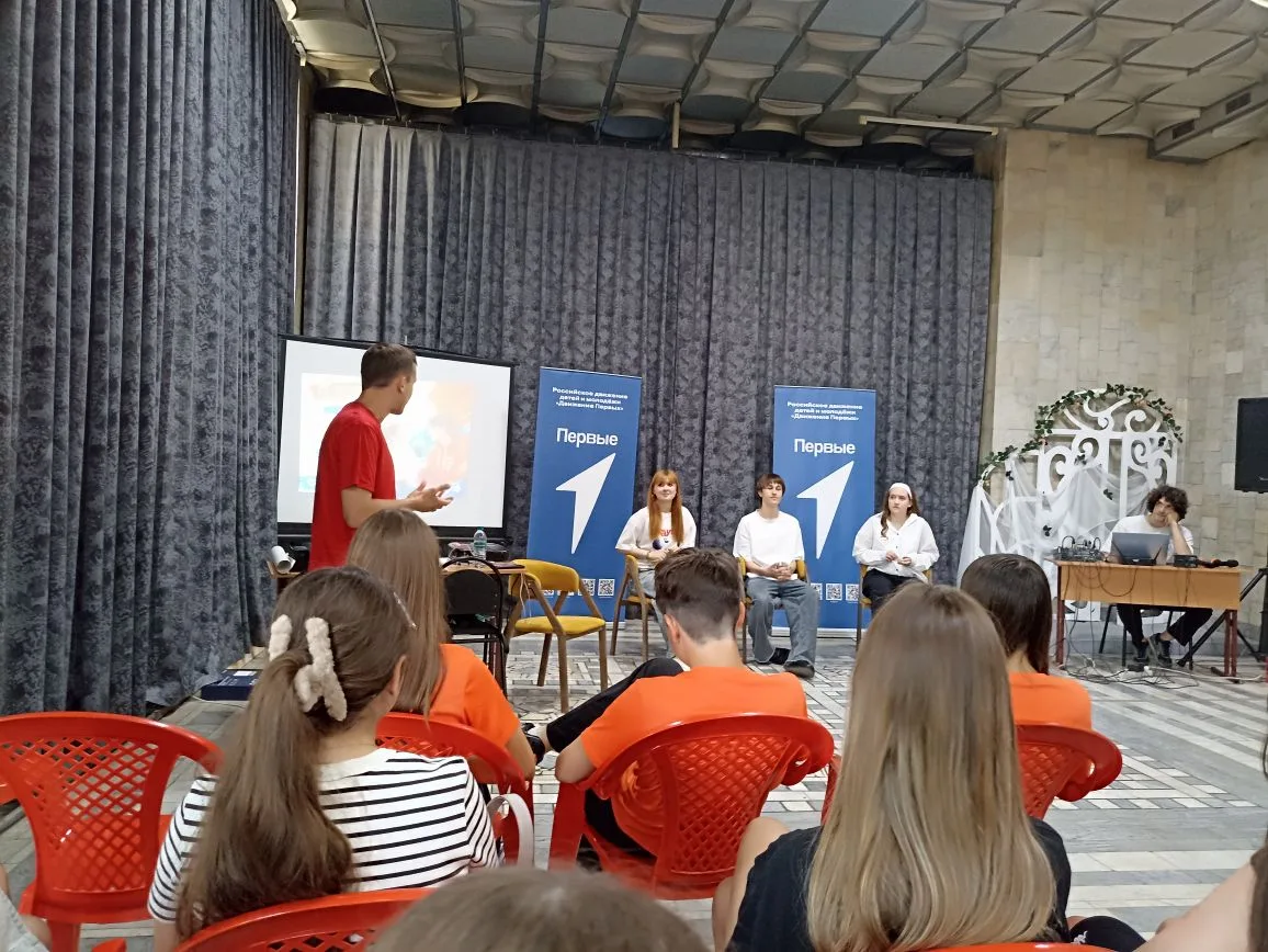 Советник директора на связи:
Советник директора по воспитанию Кочерга Татьяна Валентиновна с активис