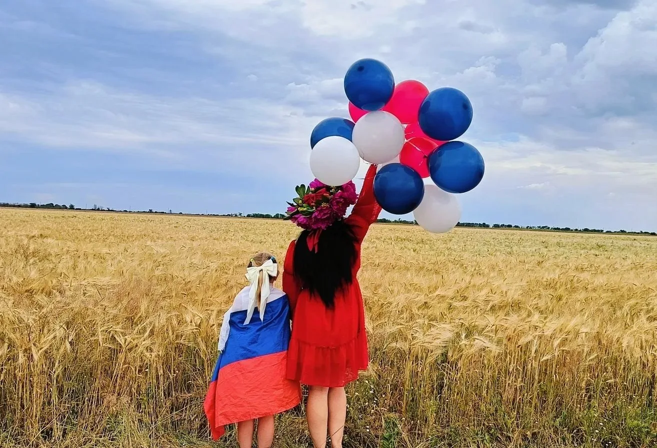 С Днём России, земляки!❤️

Этот день символизирует единство, силу и многовековую историю страны, объ