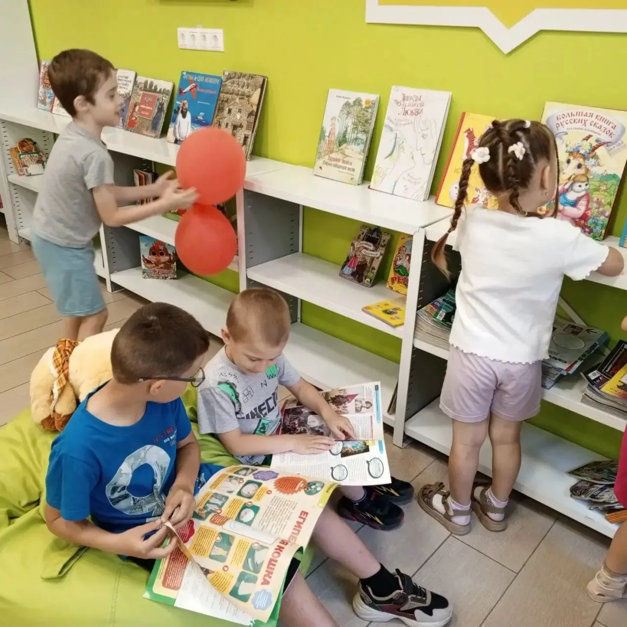 Народы дружат книгами.
В мире, где границы становятся все более условными, а информация распространя