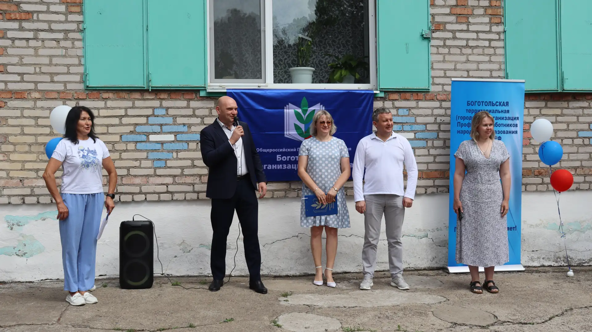 🎓 Что нужно молодому педагогу для полного счастья? Неиссякаемая энергия, верное плечо коллеги и, ко