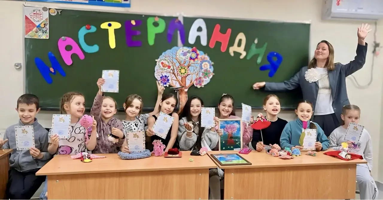 АРТ-СТУДИЯ 🎨❤️

«Мастерландия», «Веселые ладошки» и «Архитектурная пластика»
 - секции Юлии Владими