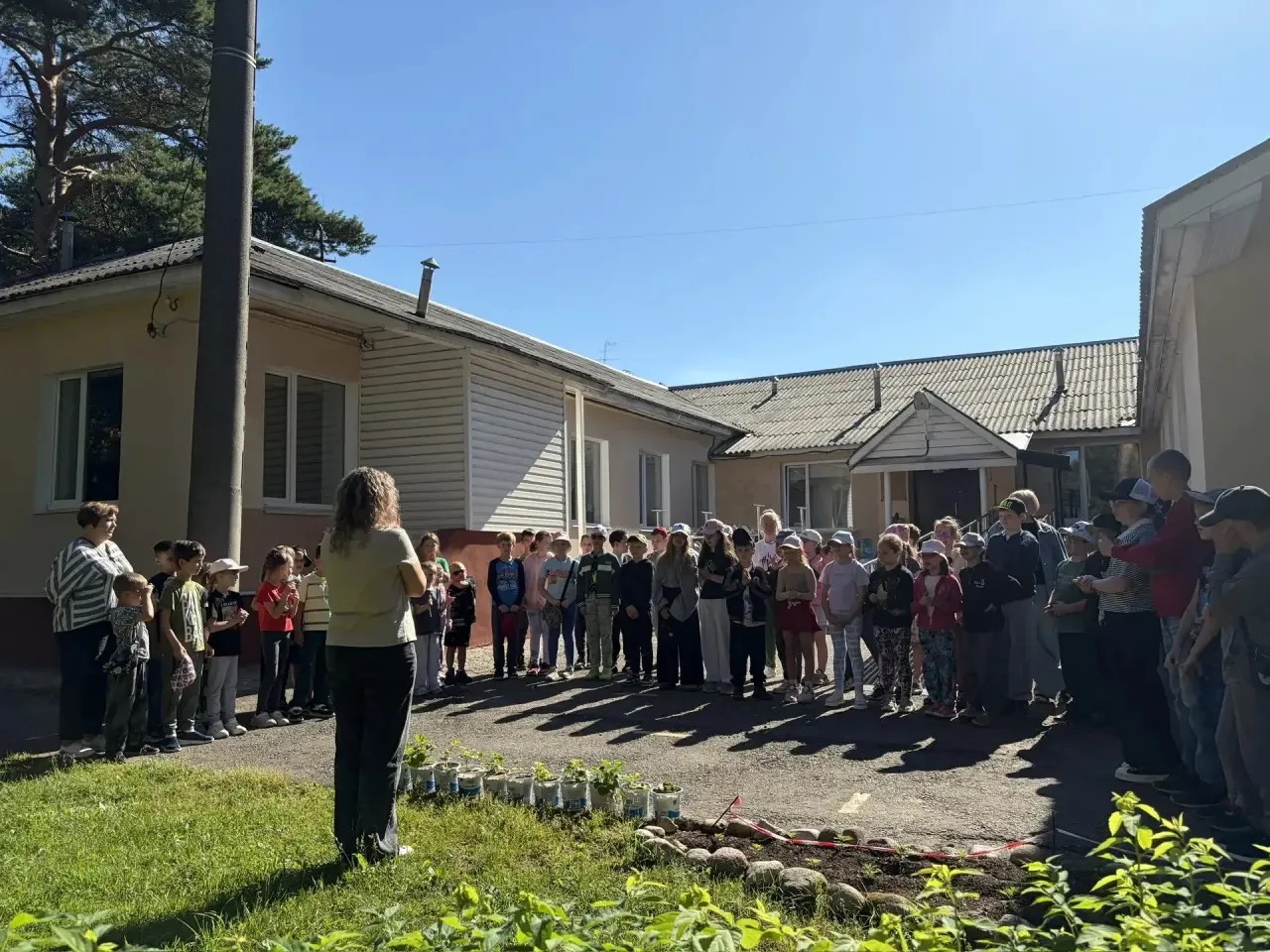 День 10☀️

Сегодня лагерь «Лучик» прошел «День творчества».В каждом отряде царила уникальная атмосфе