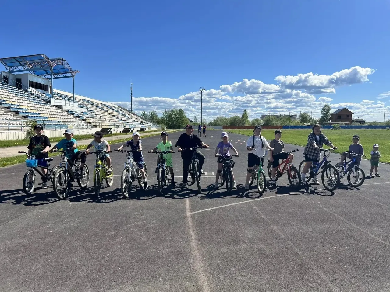 🚴‍♂️ Сегодня на стадионе «Олёкма» прошли соревнования «Мой друг - велосипед»! 

Ребята соревновалис