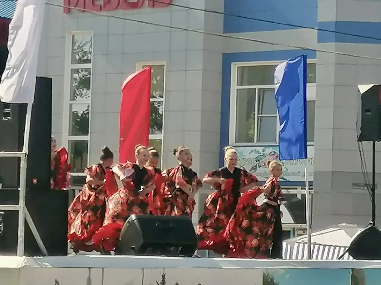 Собинка отмечает сегодня сразу 3 Дня: России, Города и Текстильщиков 🥳
