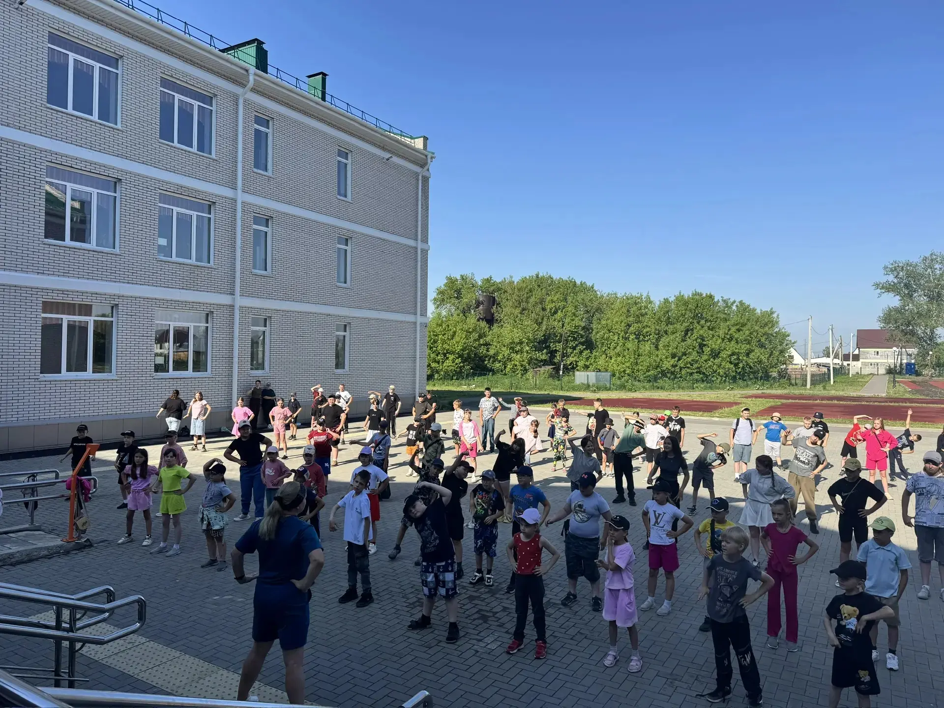 ☀️ Как прошёл наш день в лагере!☀️

Сегодняшний день в лагере получился по‑настоящему активным и нас