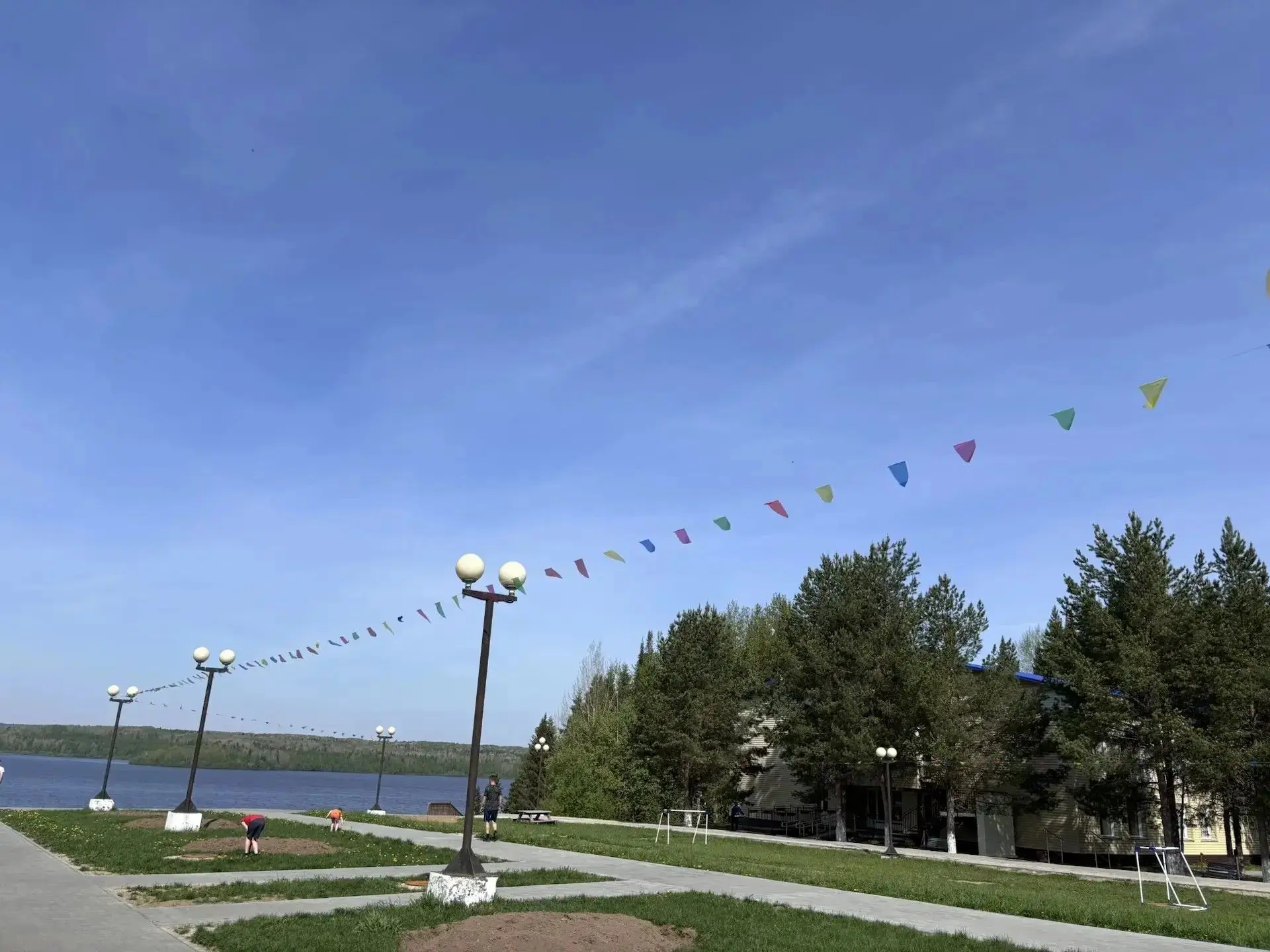 ☀️🦋🌸В санатории началась подготовка к летней оздоровительной кампании.  Культорганизаторы украсили