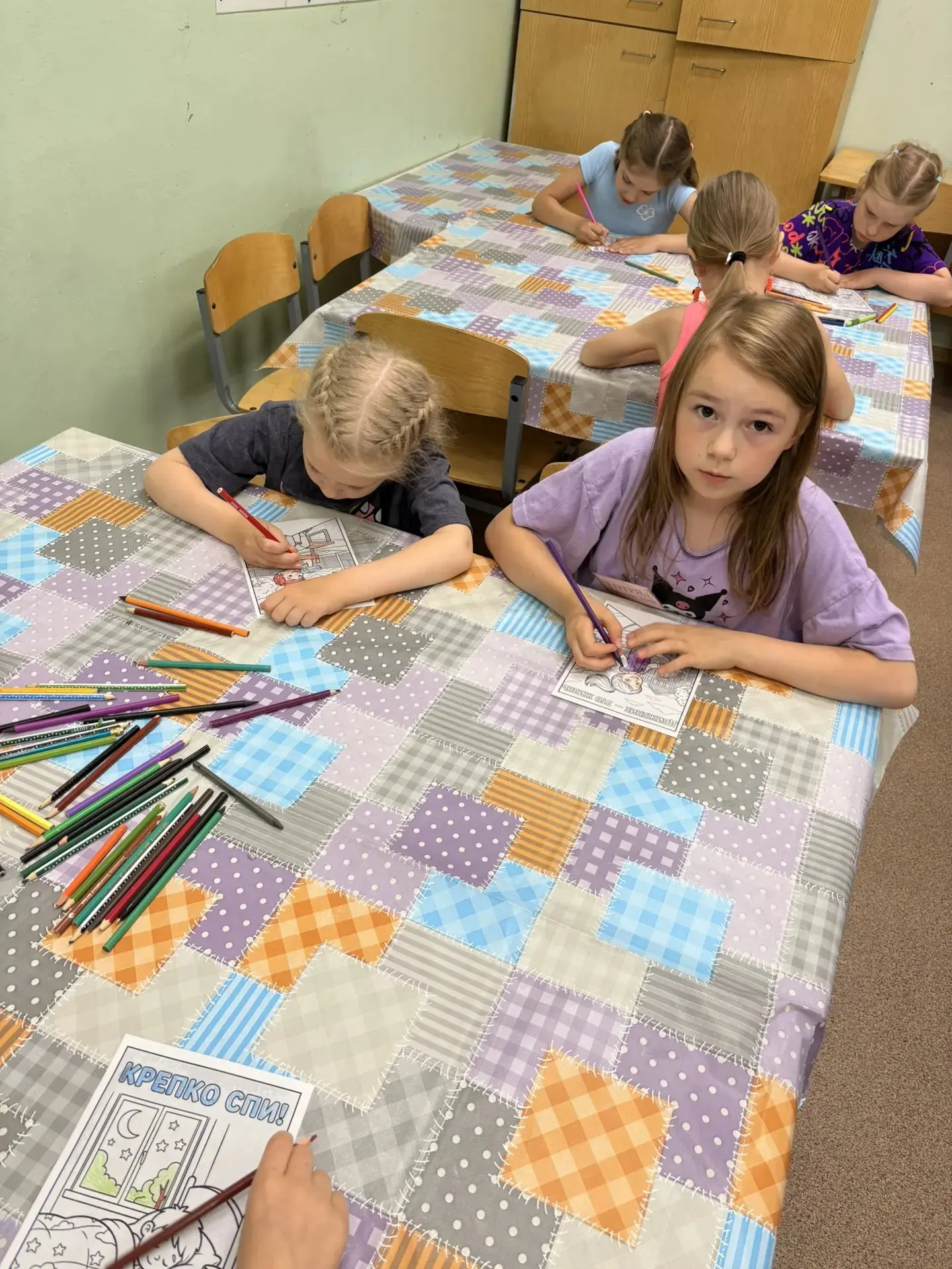 ☀️ Мы здоровье берём в свои руки: яркая стенгазета в нашем лагере! ☀️

В нашем летнем оздоровительно