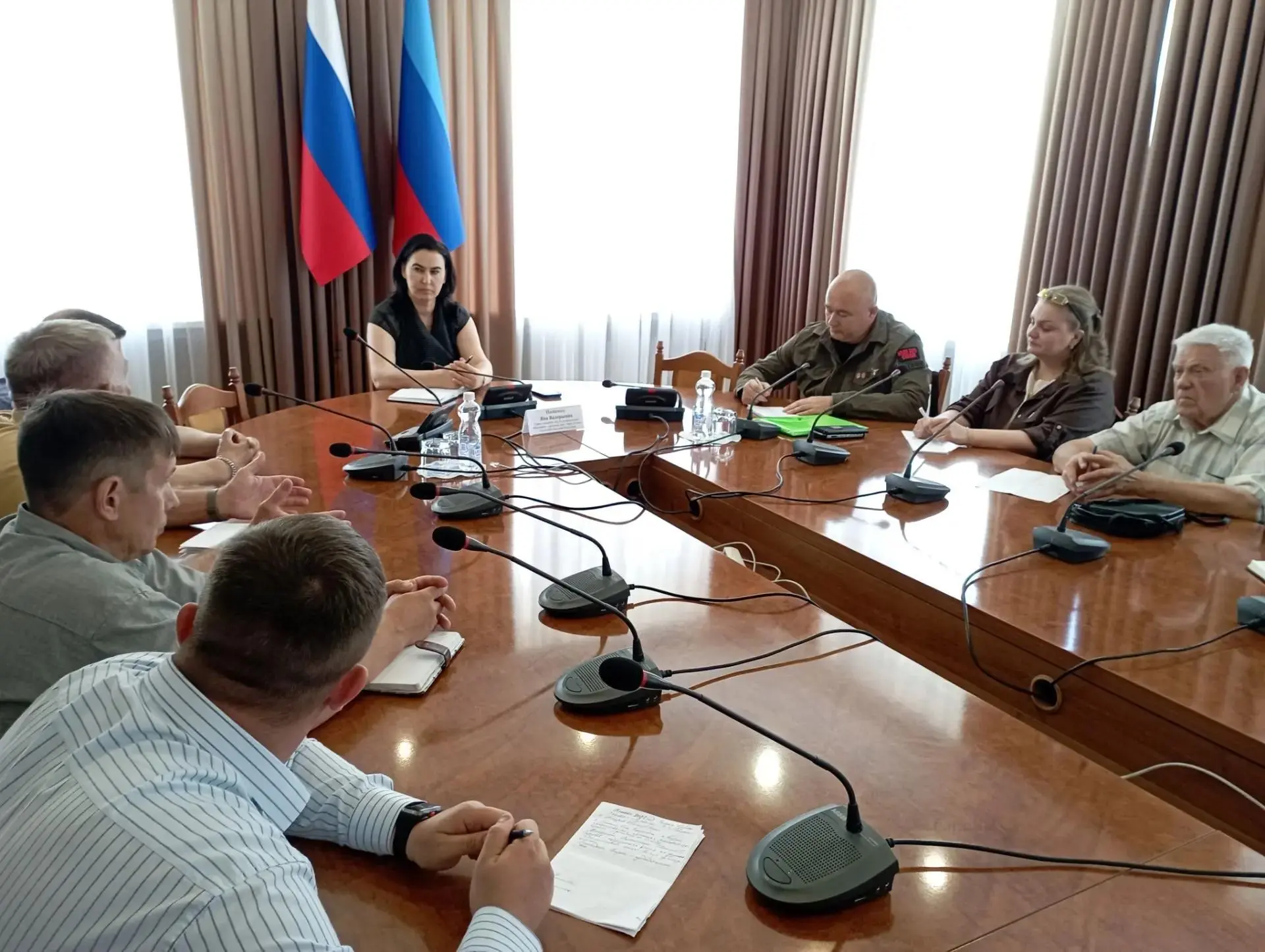 В Администрации Луганска состоялась встреча с координаторами общественных организаций

Представители