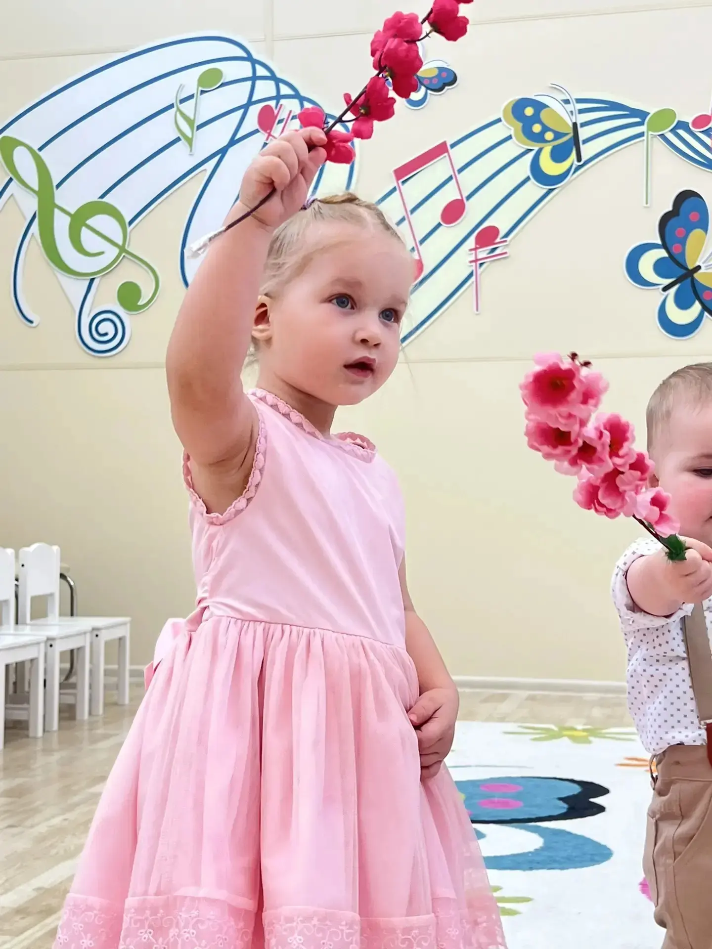 В нашем детском саду продолжаются утренники, посвящённые 8 марта!🌸

Мы делимся с вами нашим веселым