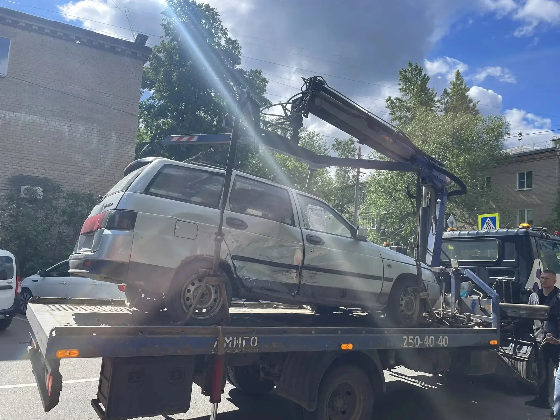 Автохламу - бой! эвакуация разукомплектованного брошенного транспортного средства прошла по улице Яб