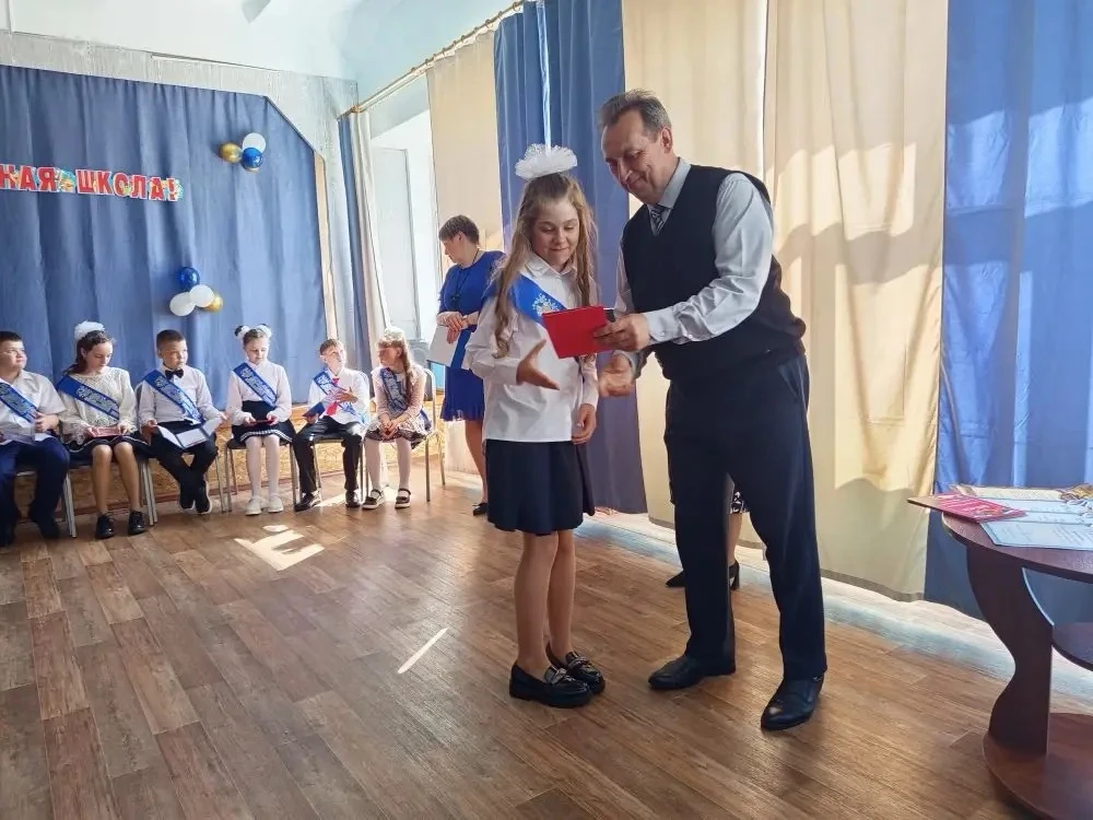 🛎️Прощай, начальная школа! Здравствуй, новая глава!

🎀25 мая в нашей школе состоялся праздник прощ