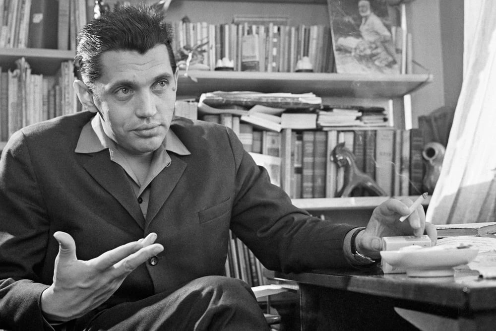 Интересный факт 📚

20 июня 1932 года родился советский поэт Роберт Рождественский.

Его стихи знала