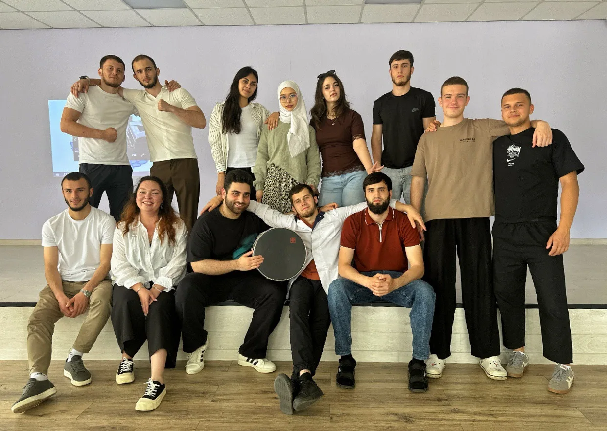 Студенты НМИ отправляются на «Вахту Памяти – 2026»!

Впереди горы Архыза, туристические маршруты, со