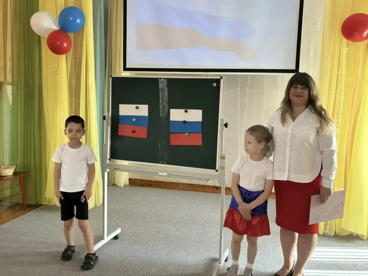 🇷🇺 «Мы живём в России!»🇷🇺

В преддверии главного государственного праздника — Дня России — в наш